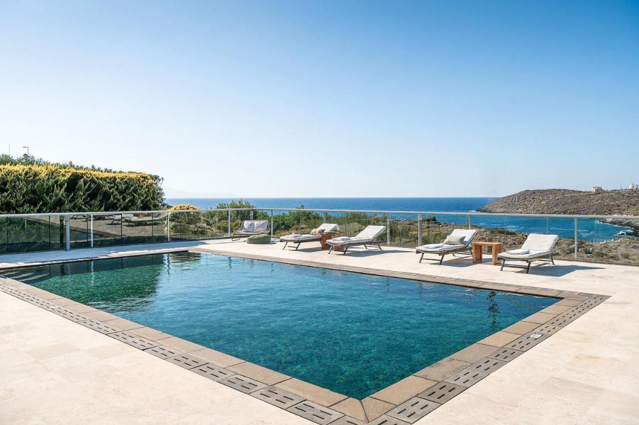 Magnifique Villa Avec Piscine Au Bord De Mer Chorafakia Exterior photo